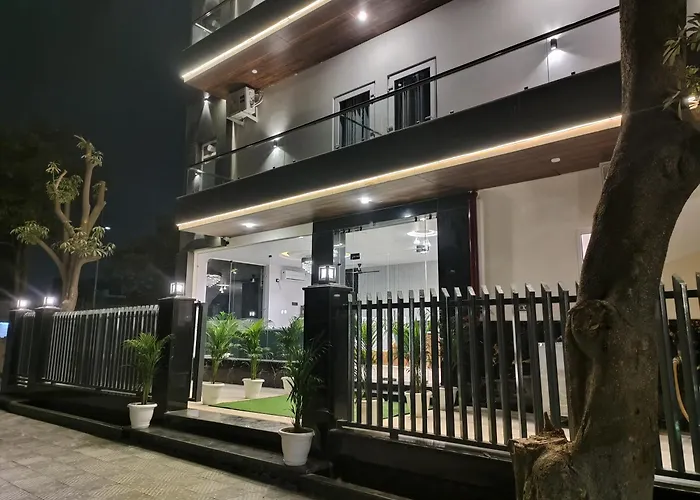 Emerald Suites