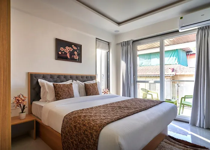 Drizzle Resort With Swimming Pool Near Maapro Garden