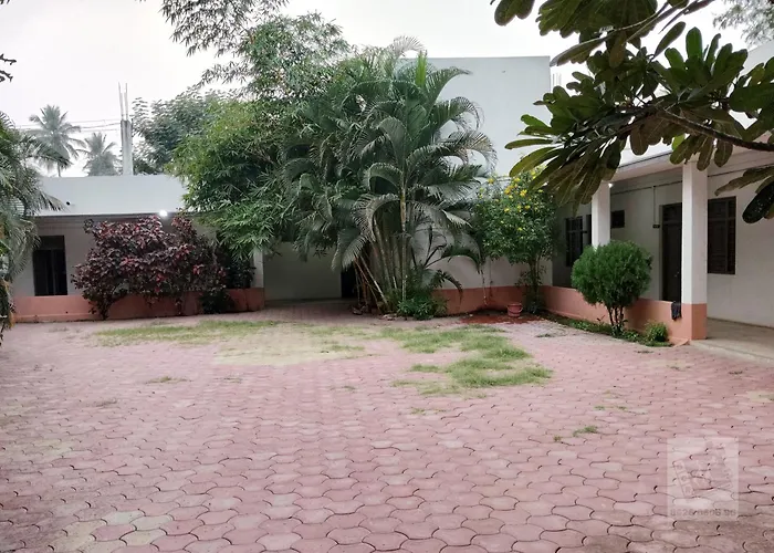 6 Cr Hotel Natraj Railway Station