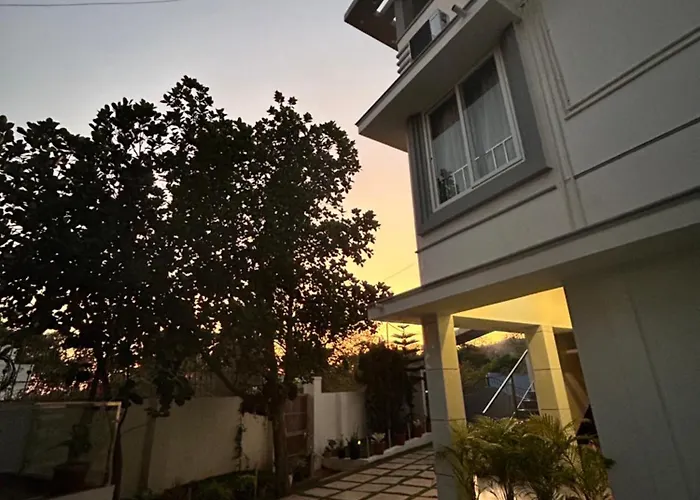 Sapphire Stayss