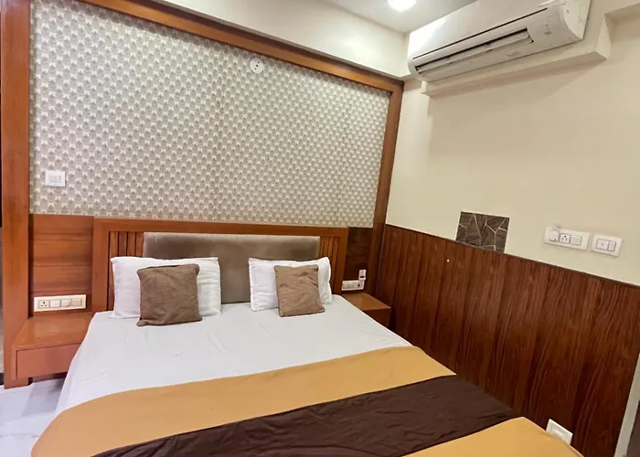 Bansuri Hotel - Opposite Shreenathji Temple Just80Mtr Walk L 1Min Away 966O9O1Oo6