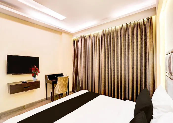 Townhouse Pitampura West Enclave