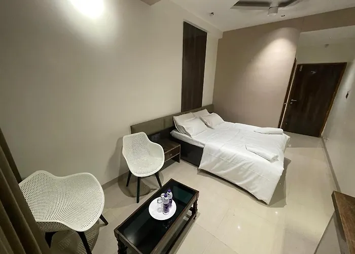 Model Grand Inn