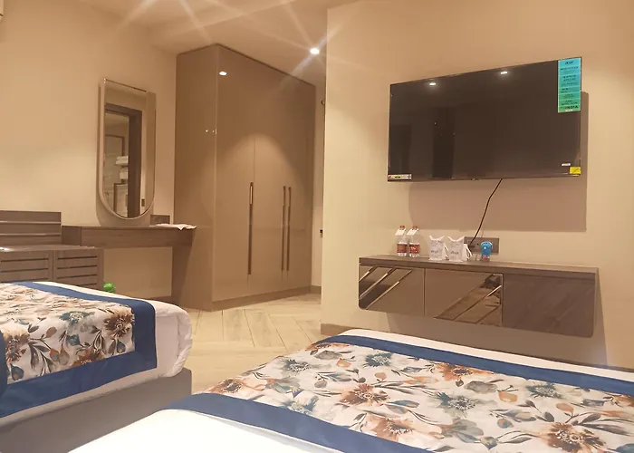 Qotel Signature Coleman Janakpuri
