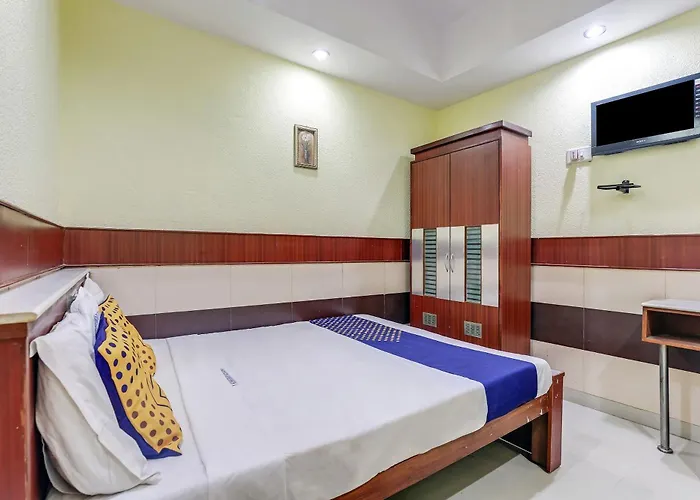 SPOT ON 77468 Kunkumam Residency