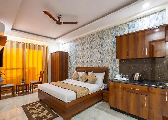 Hotel Gill Comfort Inn - Close To Medanta, Artemis And Fortis Hospital