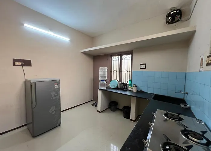 Ganga Family Stay - 2Bhk Near Ganga Hospital
