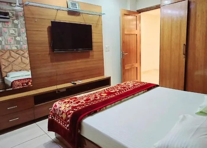 Kamz Homestay Chandigarh 35