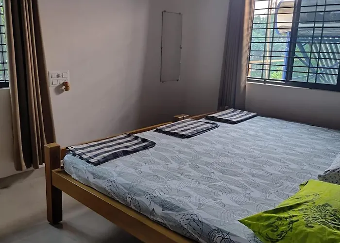 Suvarna Tourist Home