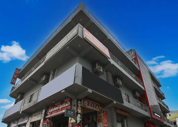 Townhouse Diamond View Hotel Noida