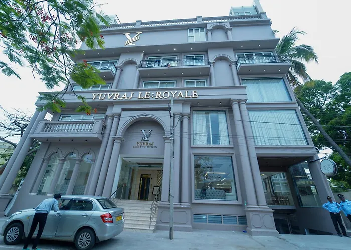 Yuvraj Le: Royale