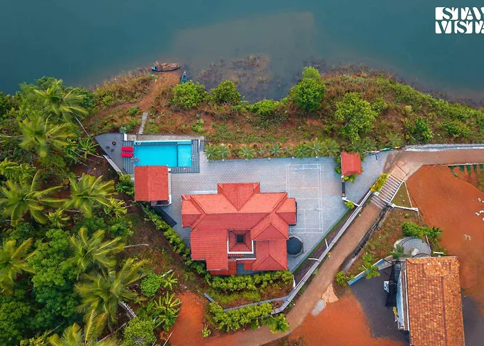 Stayvista'S Lagoons Villa - Peruvannamuzhi - 4Bhk With Pet Friendly & Sports Turf