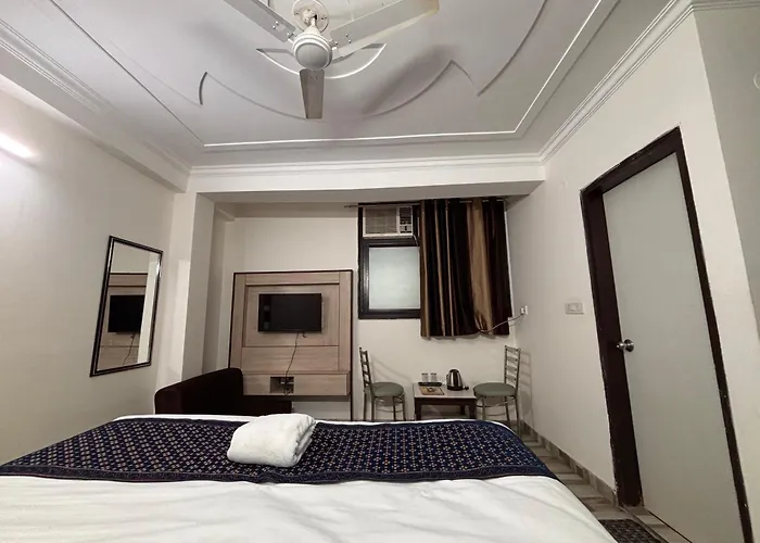 Hotel Ecg Grand Inn Near Igi Airport