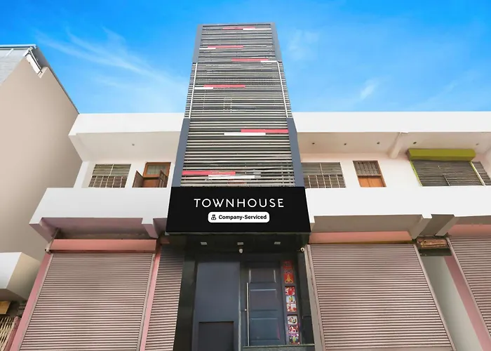 Super Townhouse Jagatpura Downtown