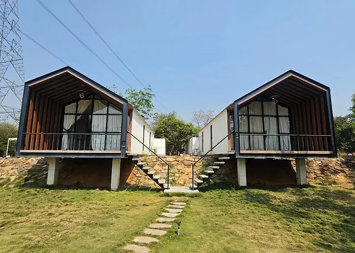 Aura Farms - Private Pool Cottages