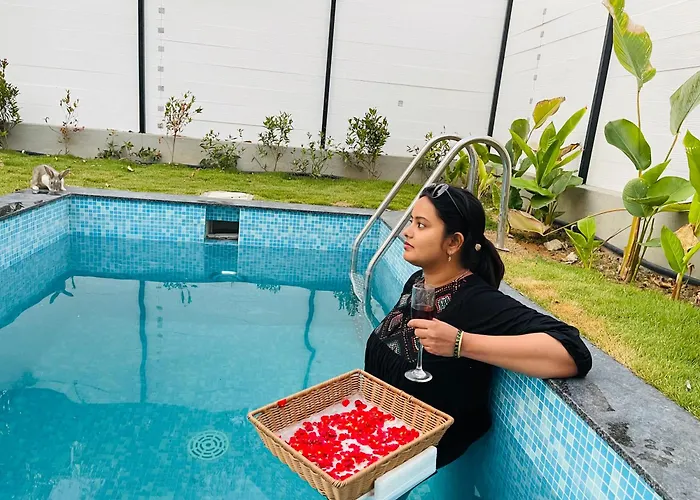 Aura Farms - Private Pool Cottages
