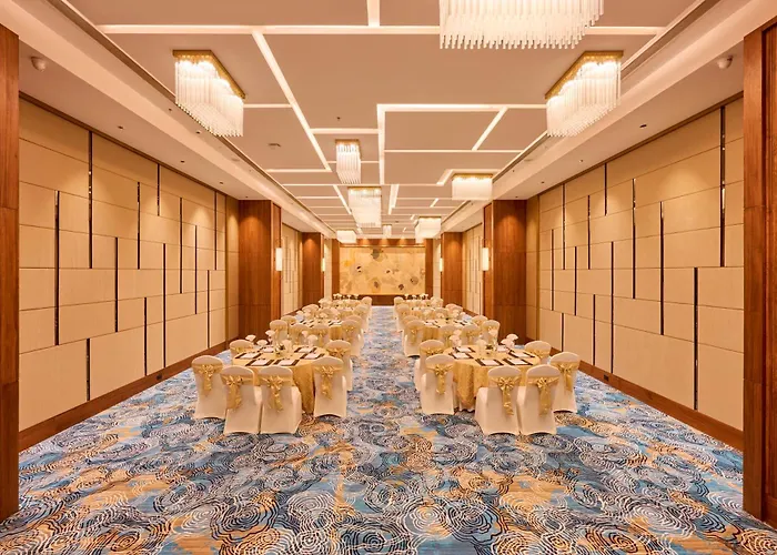Iris Sarovar Portico
