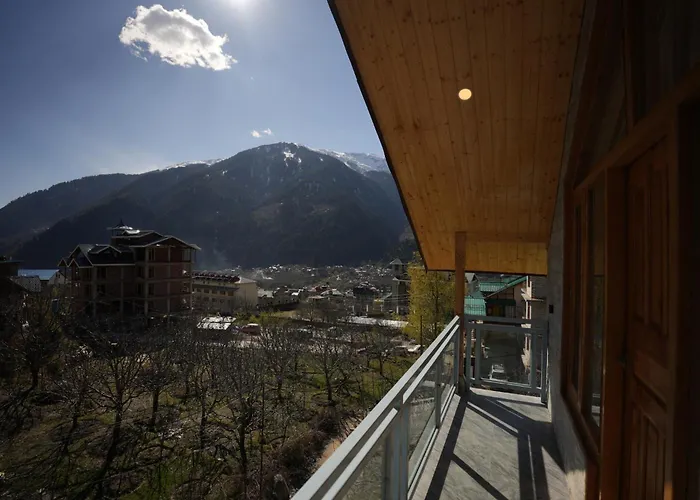 Wooden Castle Hotel & Resort