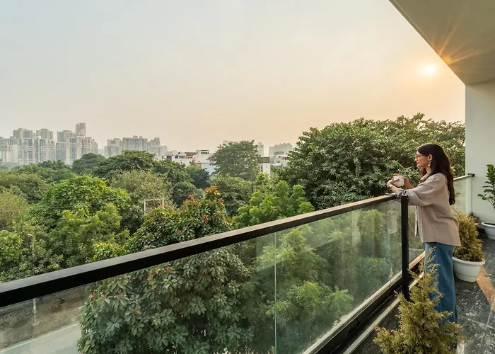 Lime Tree Hotel & One Bed Room Serviced Apartment Nearby Noida Sector 50 Metro & Medanta Hospital With Party Venue