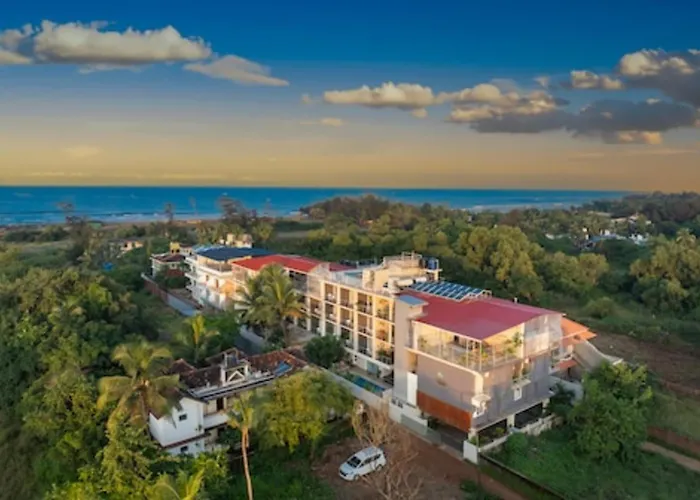 Fabhotel Prime Bt Wellness With Swimming Pool, Bar And Spa - Nr Morjim Beach