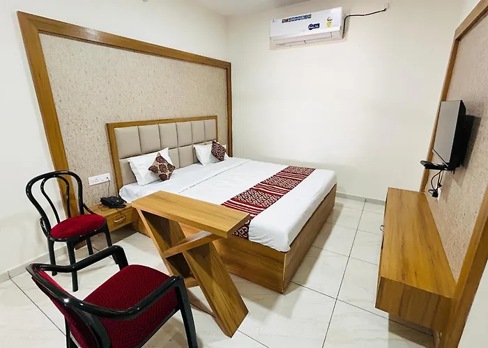 Hotel The Aadimata & Banquets