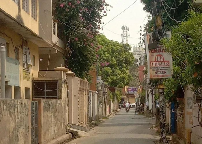 Amrit Ganga Homestay Approx 1,5 Km Away From Kashi Viswanath Near Rathyatra Ropeway Station