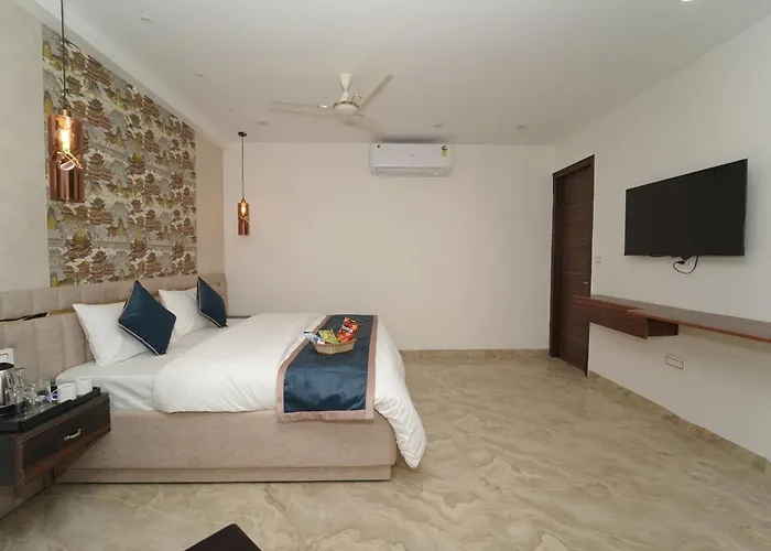 Hotel Chandigarh Heights - Airport Road Manali Highway Transit Hotel
