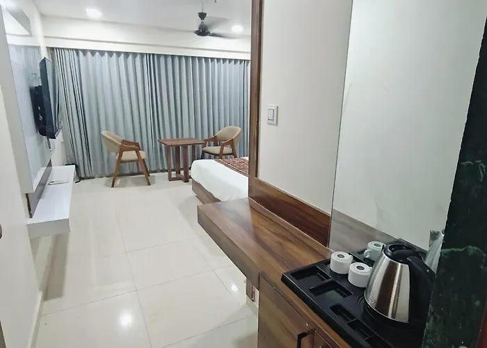 Hotel Maple Leaf