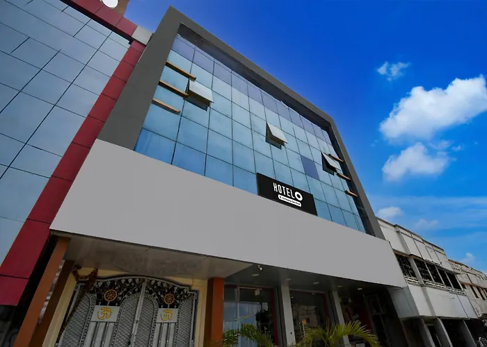 Super Hotel O Deoria Near Bhathaliya Chouraha