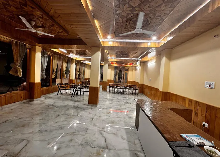 Sharma Hotel Chail Inn