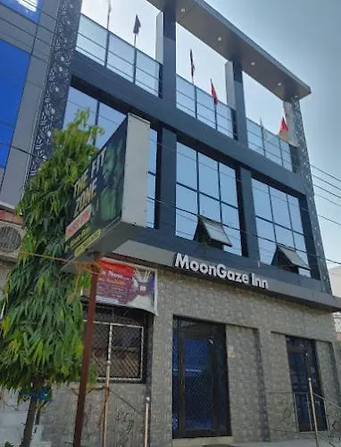 Hotel Moongaze Inn