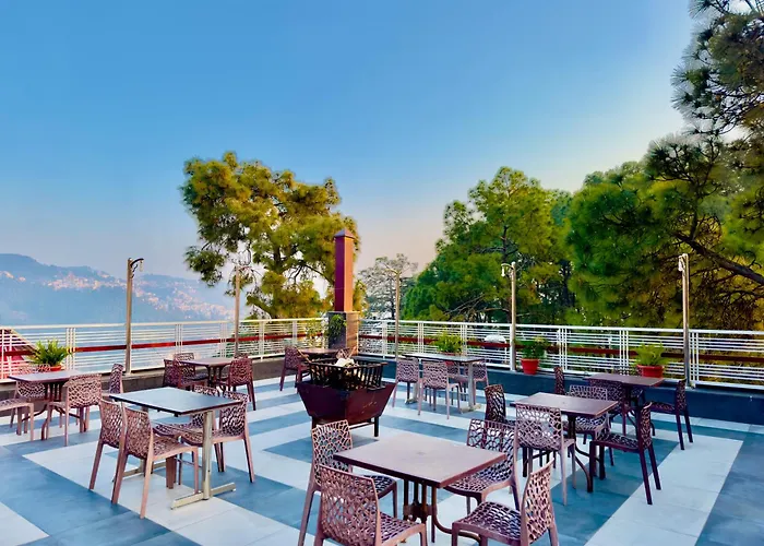 Hotel Pearl Grand White Near Volvo Bus Stand #Private Parking #Heated Rooms #In City Centre