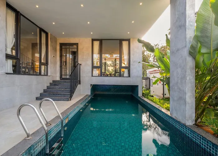 Saffronstays Rio - 4Br Pet-Friendly Villa With Glass-Bottom Pool, Rooftop Party Zone & Bar Near Candolim & Coco Beach
