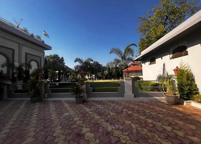 Champa Lodge