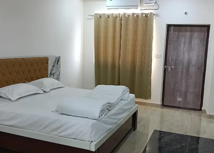 Rr Grand Hotel &Banquet Hall