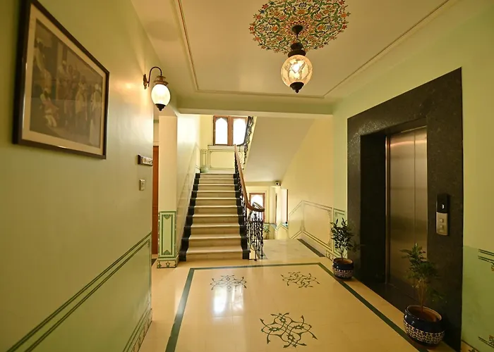 Om Niwas Suite Hotel