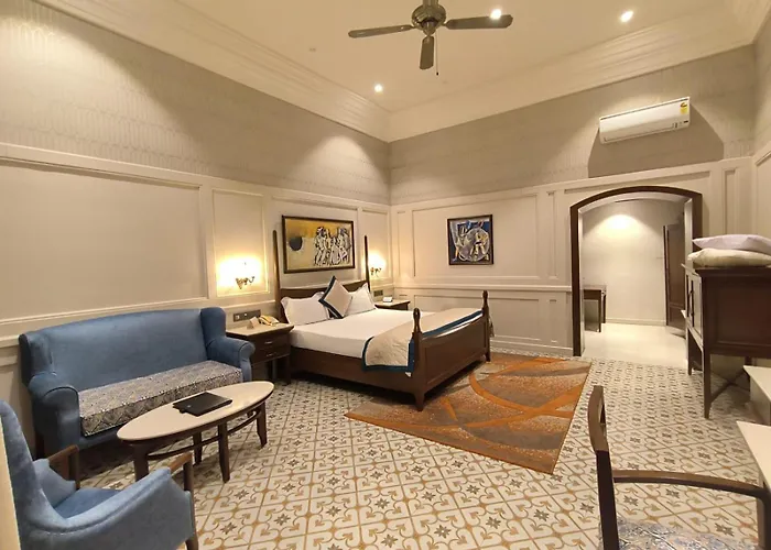 Chanakya Bnr Hotel