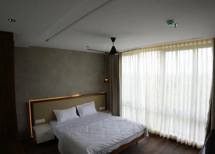 Royal Holidays & Stays