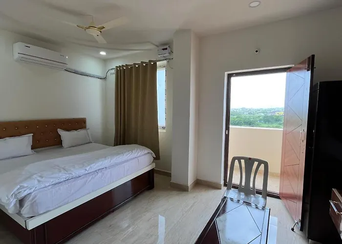 Rr Grand Hotel &Banquet Hall