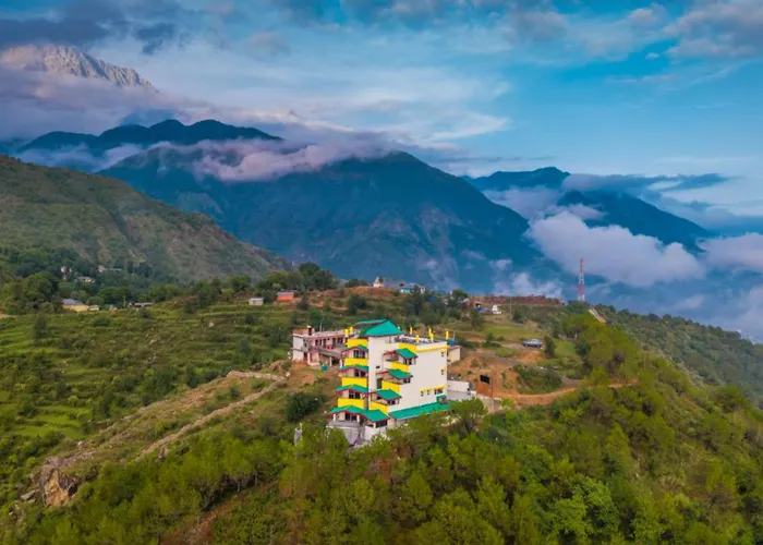 The Hosteller Dharamshala, Mountain Escape