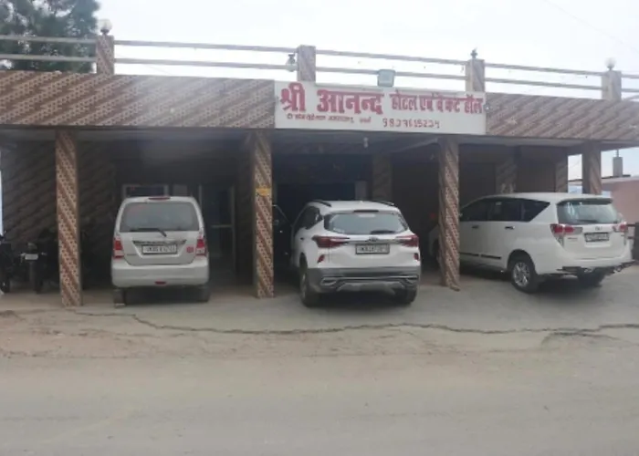 Shri Anand Hotel Berinag Shahgram With Parking Included