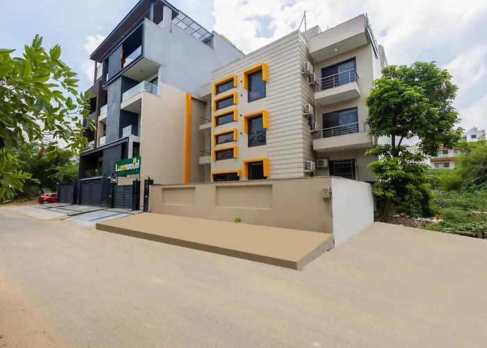Limewood Stay Premier Golf Course Road -Sector 42