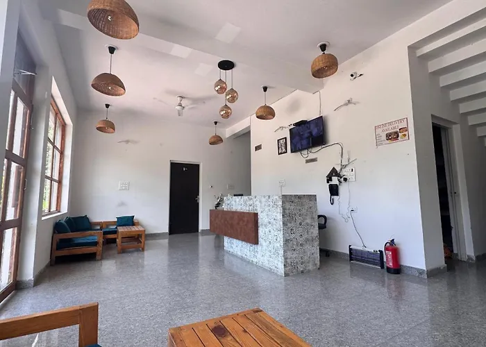 J Terminal Hotel & Cafe
