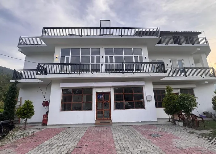 J Terminal Hotel & Cafe