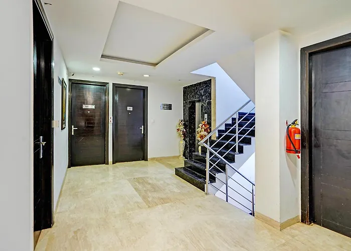 Fabhotel Galaxy - Nr Patel Nagar Metro