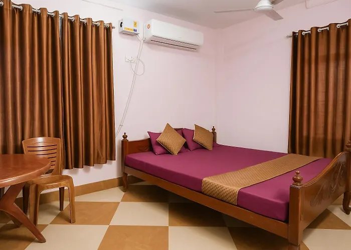 Pathersathi Canning Hotel & Restaurant