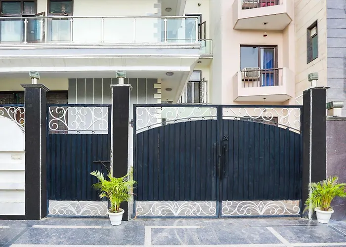 Hotel O Sector 45 Near Huda Metro Station