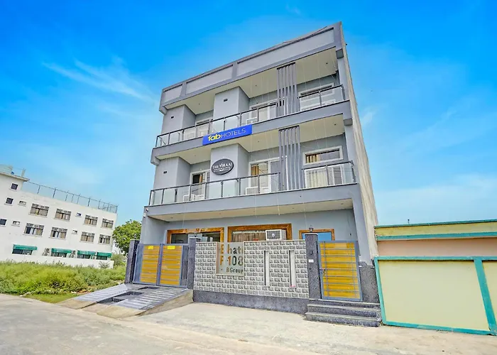 Fabhotel The Viraaj - Gaur City Mall Noida