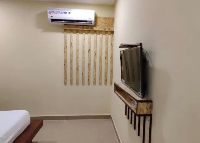 Hotel Annai Bay