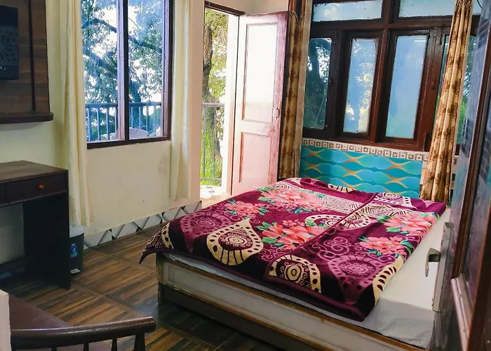 Hotel Holiday Plaza Dalhousie - Near Ghandhi Chowk Mall Road